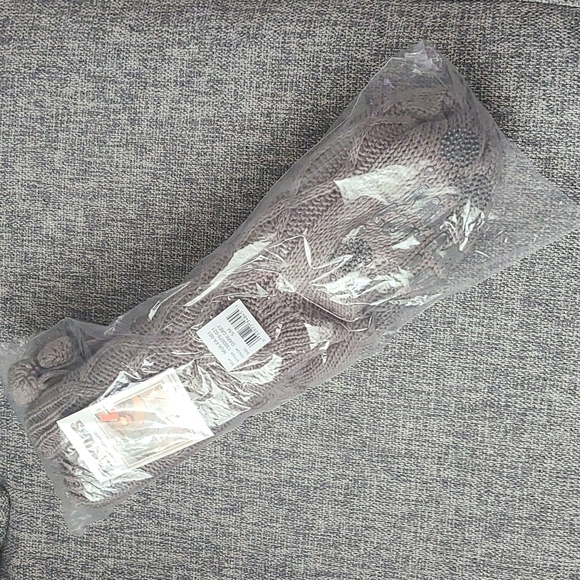 ⭐️40% Off⭐️ Muk Luks Dark Grey Cabin Slipper Socks - Picture 9 of 12